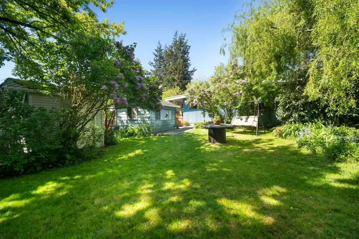 Powder Room Photo of 1056 Stevens Street, White Rock, BC