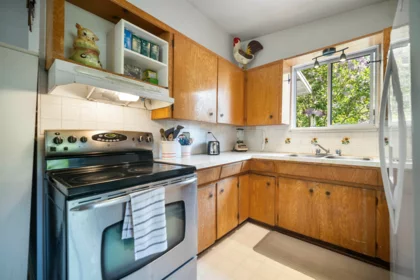 Guest Bathroom Photo of 1056 Stevens Street, White Rock, BC