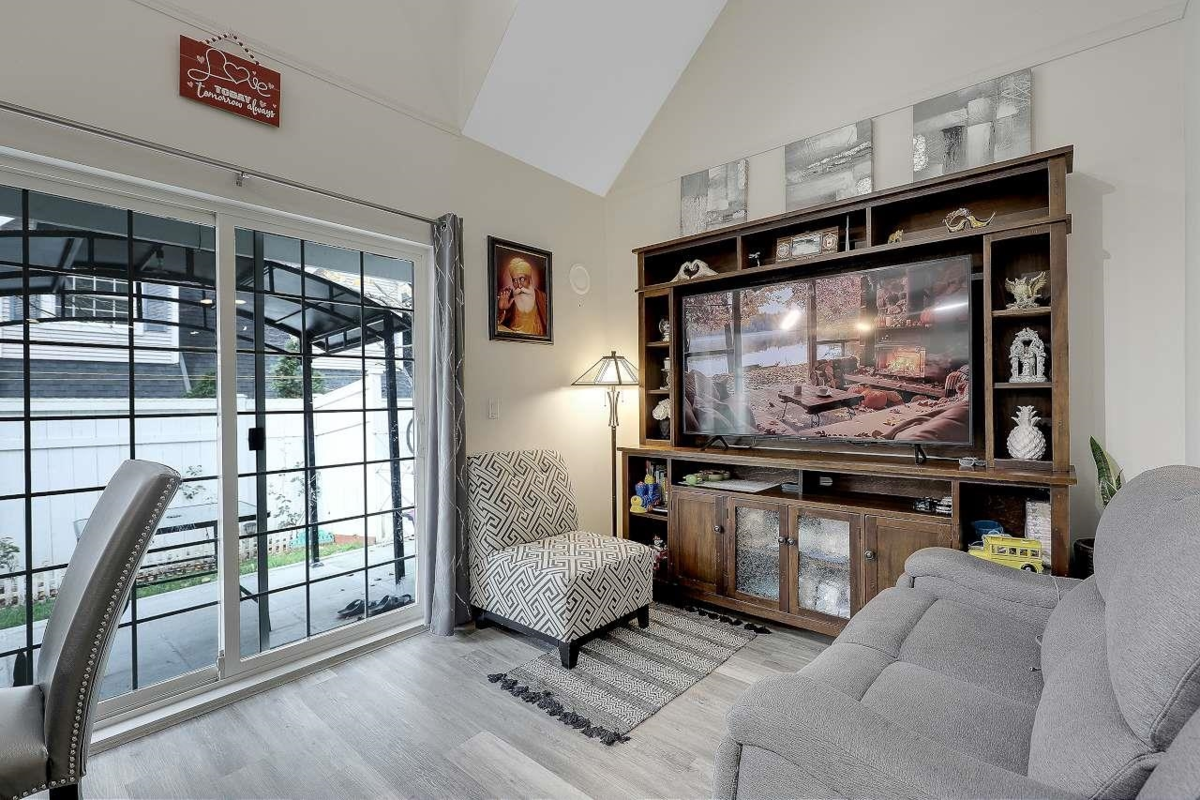 Bedroom 3 Photo of 6 11355 NE 236 Street, Maple Ridge, BC