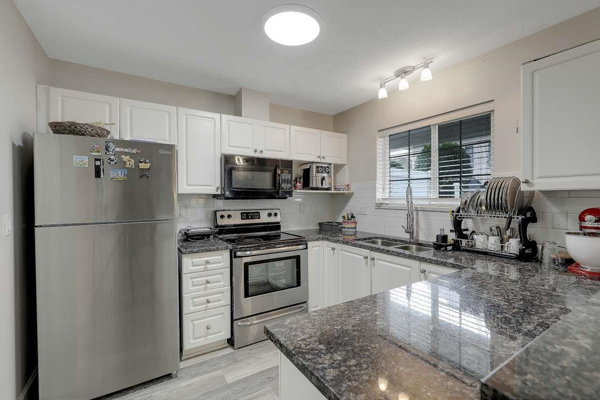 Breakfast Nook Photo of 6 11355 NE 236 Street, Maple Ridge, BC