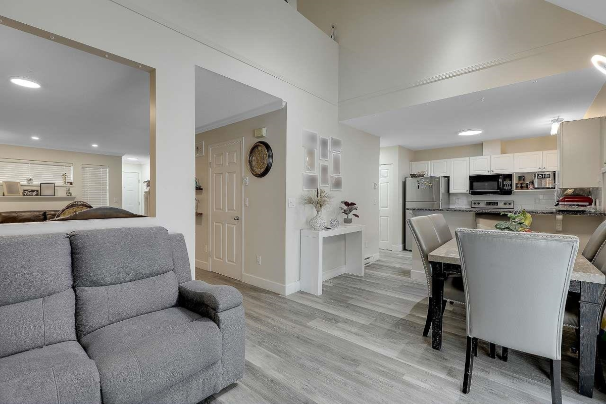 Guest Bathroom Photo of 6 11355 NE 236 Street, Maple Ridge, BC