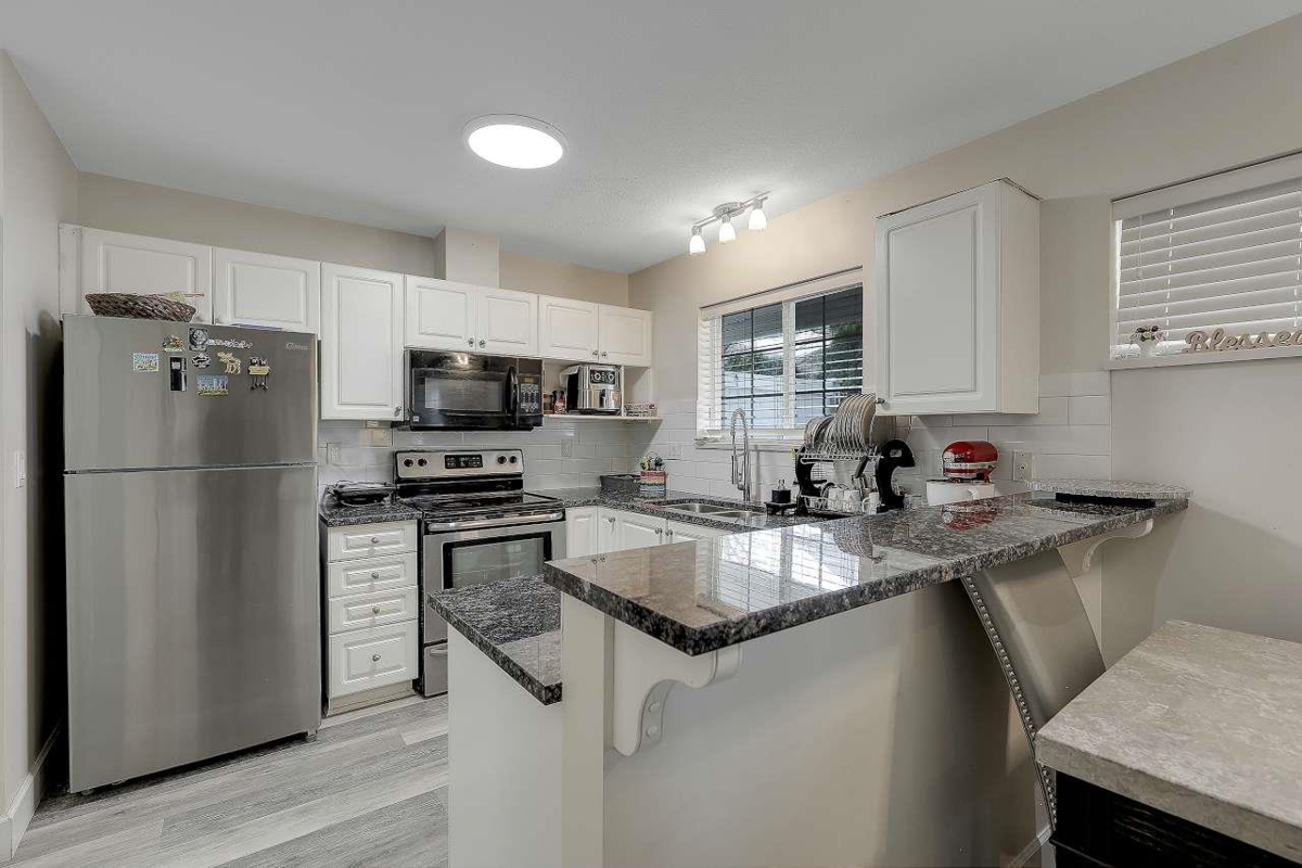 Kitchen Island Photo of 6 11355 NE 236 Street, Maple Ridge, BC
