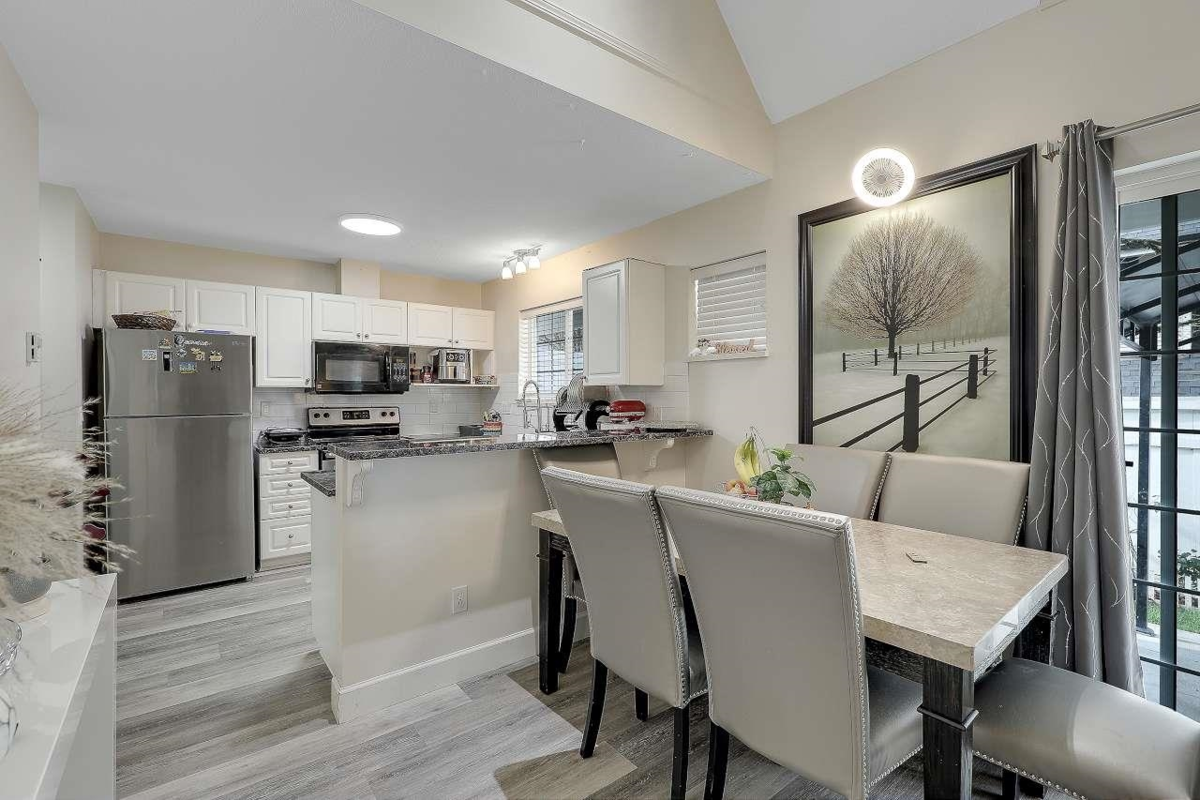 Kitchen Photo of 6 11355 NE 236 Street, Maple Ridge, BC