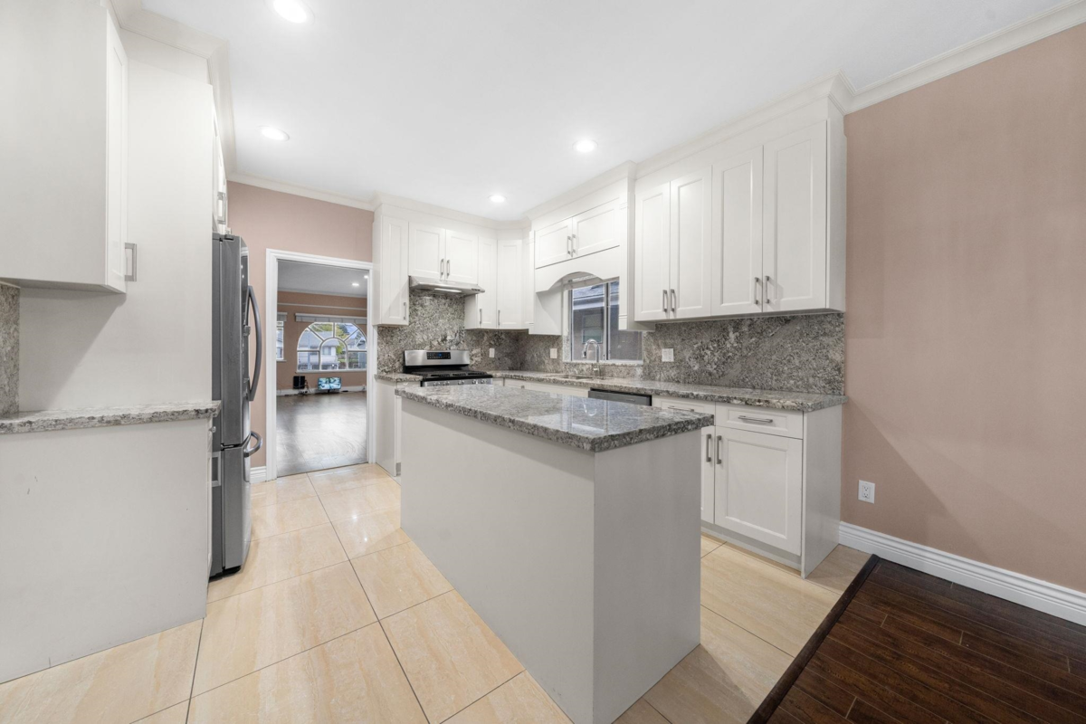 Entry Foyer Photo of 10380 Bird Road, Richmond, BC