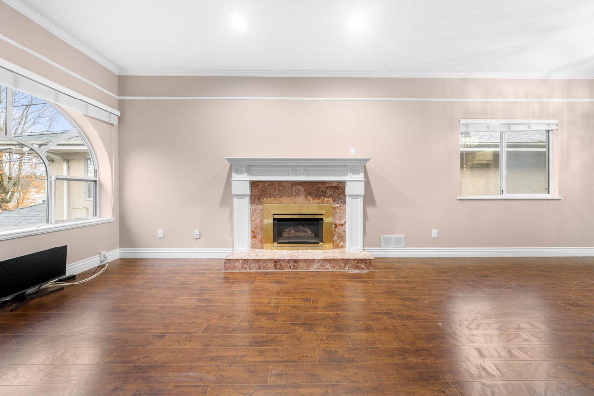 Walk-In Closet Photo of 10380 Bird Road, Richmond, BC