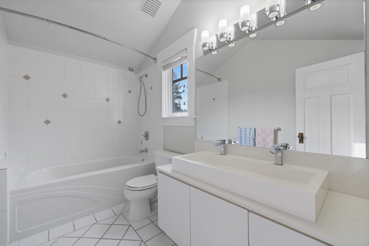 Front Yard Photo of 2138 W 21st Avenue, Vancouver, BC