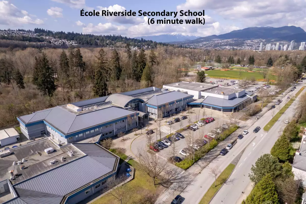 Kitchen Island Photo of 204 2389 Hawthorne Avenue, Port Coquitlam, BC