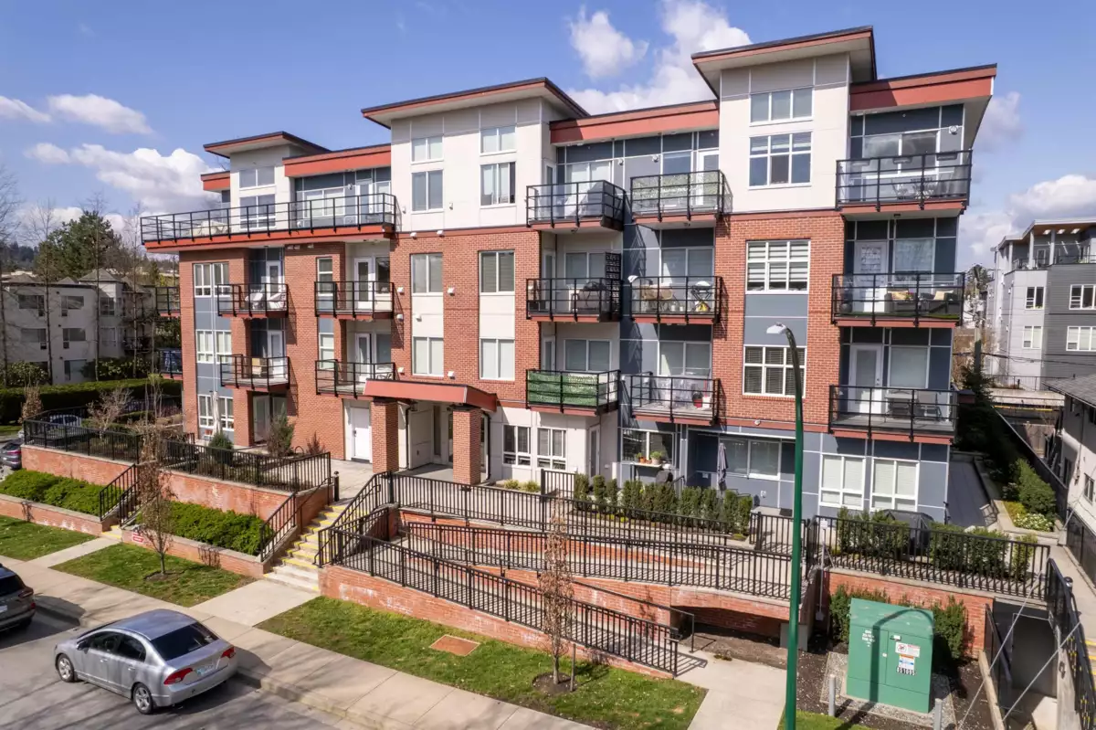 Living Room Photo of 204 2389 Hawthorne Avenue, Port Coquitlam, BC