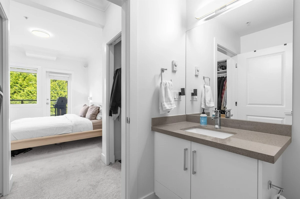 Mudroom Photo of 204 2389 Hawthorne Avenue, Port Coquitlam, BC