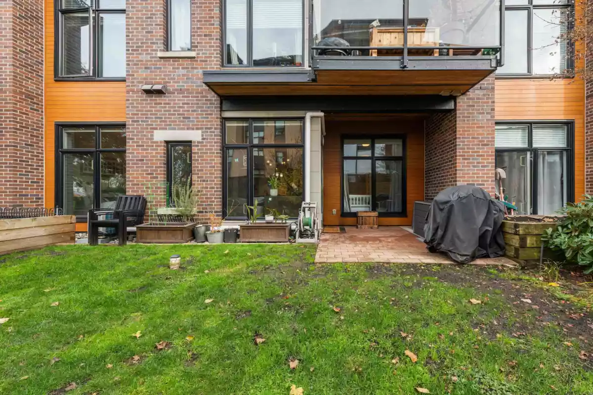 Hallway Photo of 116 262 Salter Street, New Westminster, BC