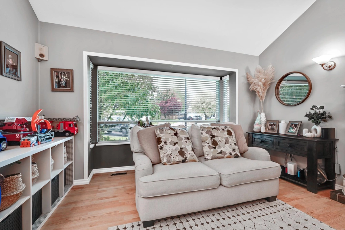 Basement Recreation Room Photo of 24810 118b Avenue, Maple Ridge, BC