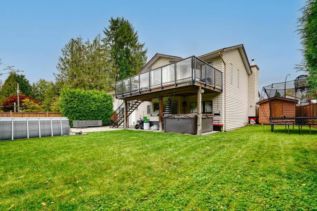 Hot Tub / Spa Photo of 24810 118b Avenue, Maple Ridge, BC