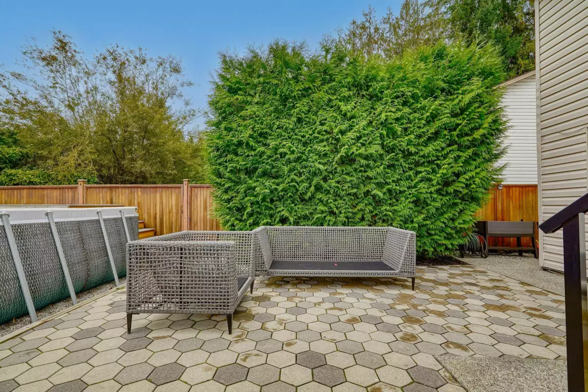 Swimming Pool Photo of 24810 118b Avenue, Maple Ridge, BC