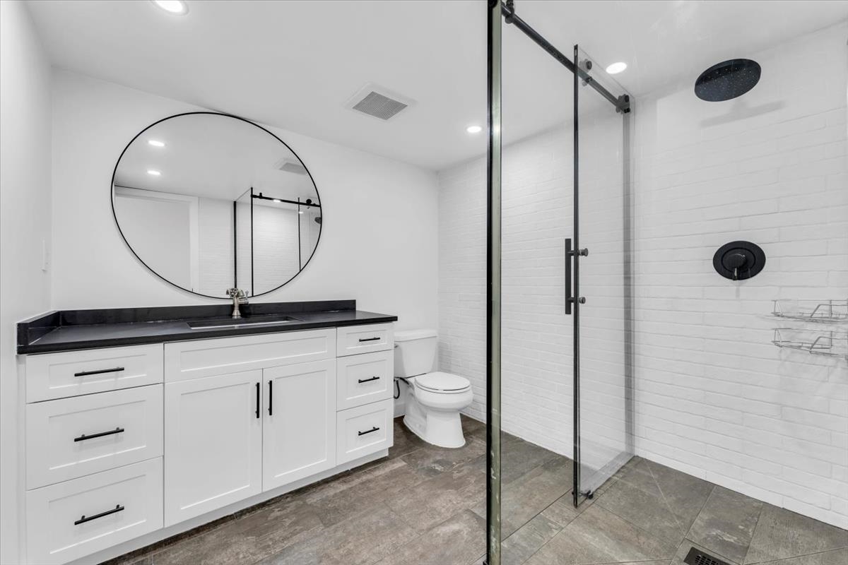 Guest Bathroom Photo of 1604 2060 Bellwood Avenue, Burnaby, BC