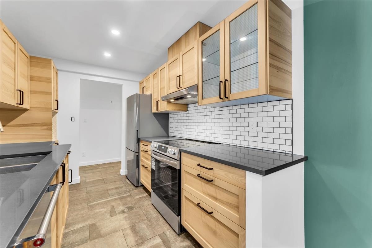 Kitchen Photo of 1604 2060 Bellwood Avenue, Burnaby, BC