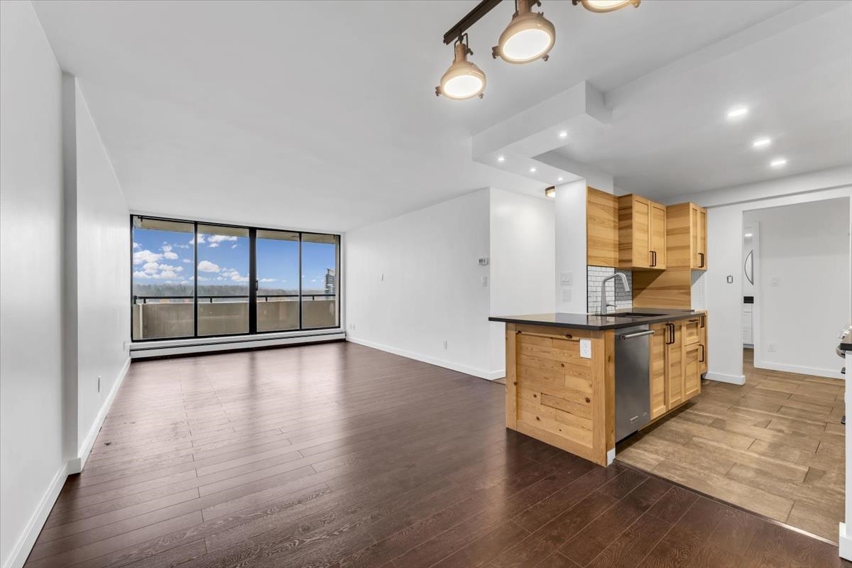 Primary Bathroom Photo of 1604 2060 Bellwood Avenue, Burnaby, BC