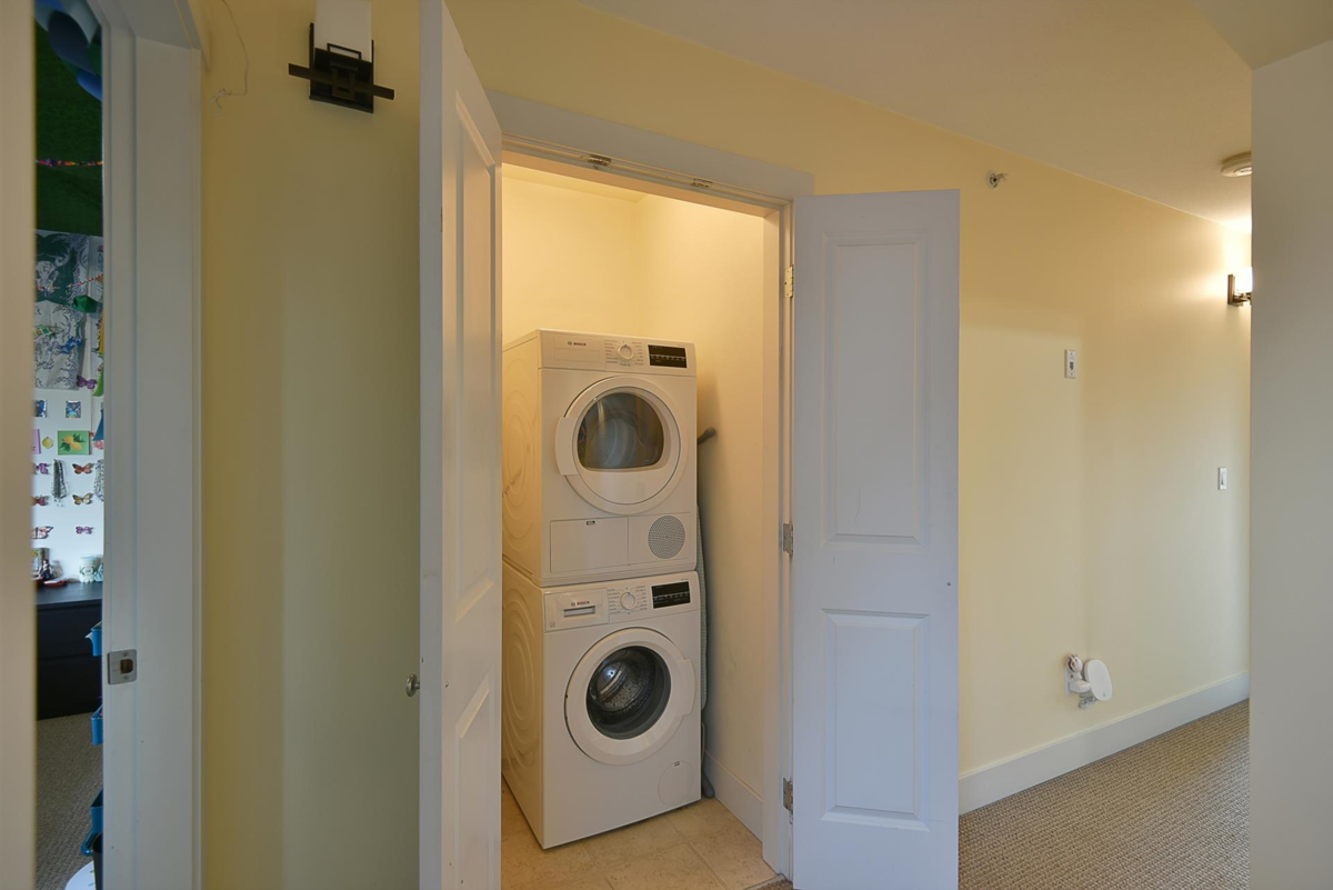 Basement Recreation Room Photo of 303 5711 Ebbtide Street, Sechelt, BC