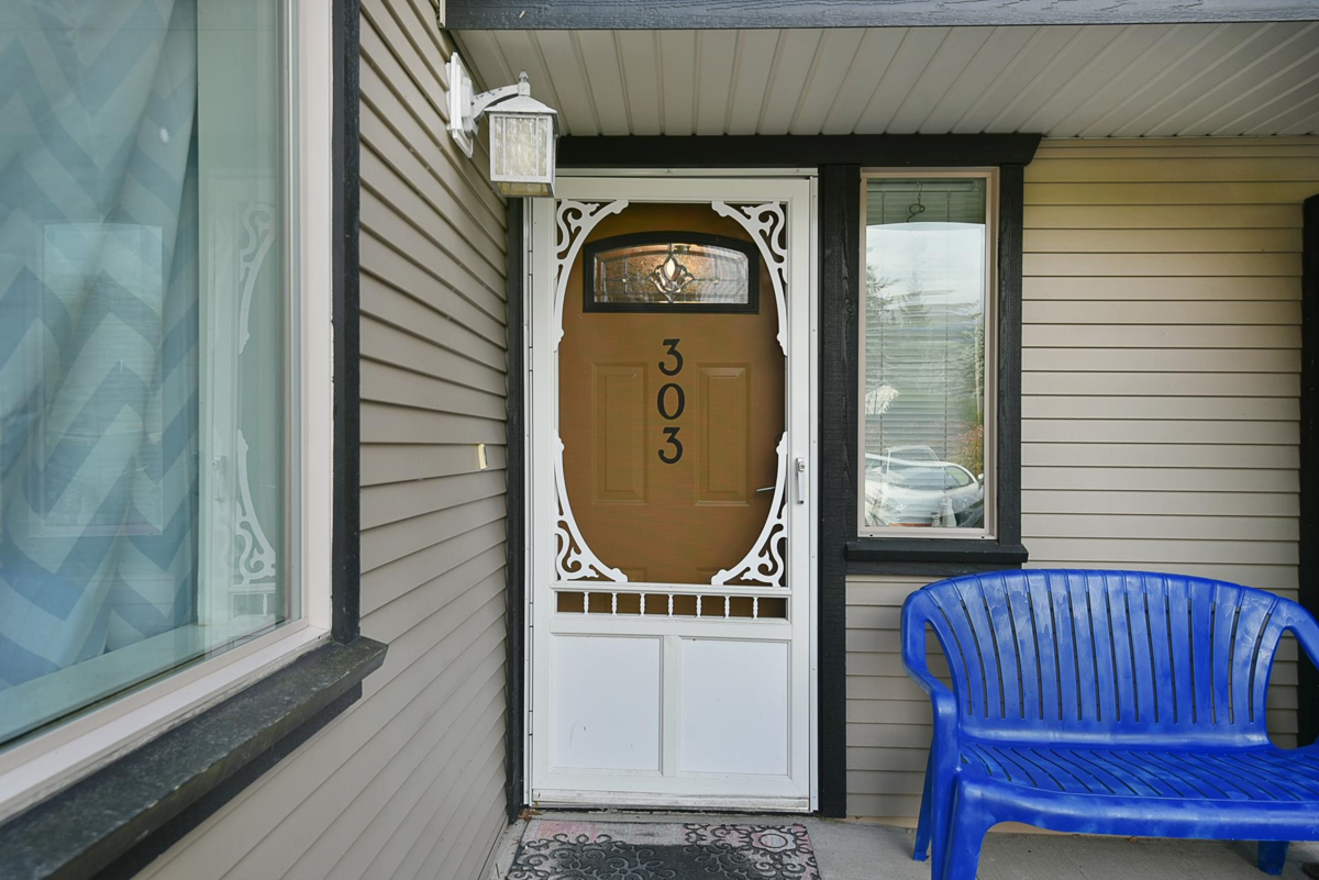 Laundry Room Photo of 303 5711 Ebbtide Street, Sechelt, BC