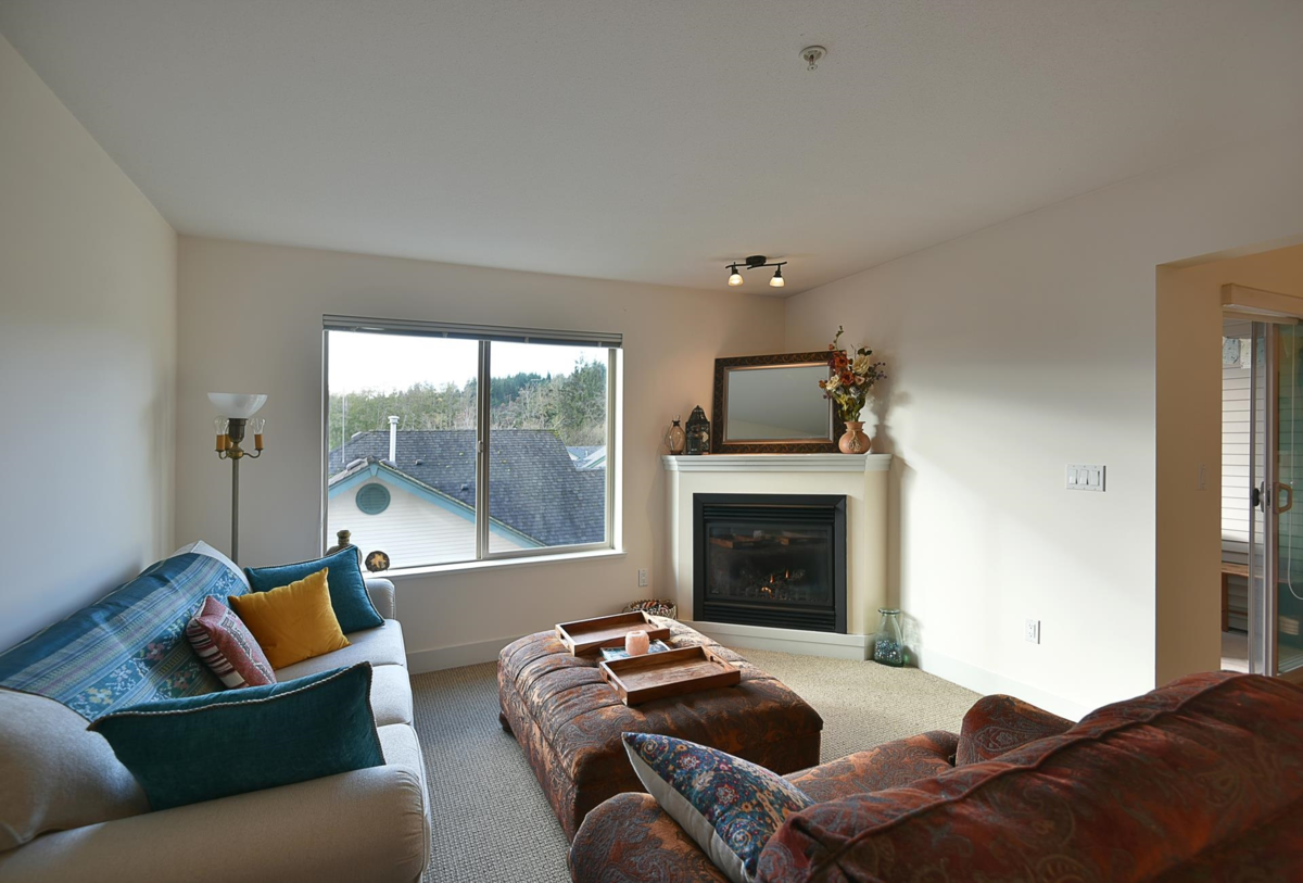 Living Room Photo of 303 5711 Ebbtide Street, Sechelt, BC
