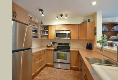 303 5711 Ebbtide Street, Sechelt, BC, Sechelt District — 3 bed townhouse for sale