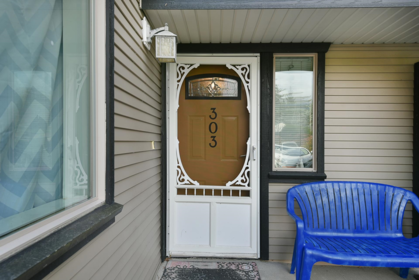 Laundry Room Photo of 303 5711 Ebbtide Street, Sechelt, BC