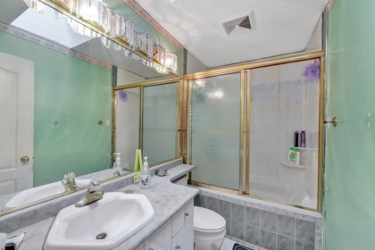 Primary Bathroom Photo of 7910 124 Street, Surrey, BC