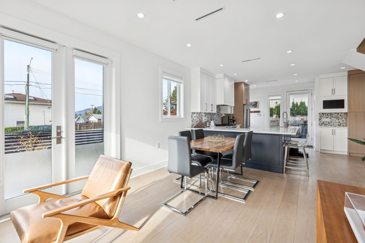 Kitchen Island Photo of 366 W Keith Road, North Vancouver, BC