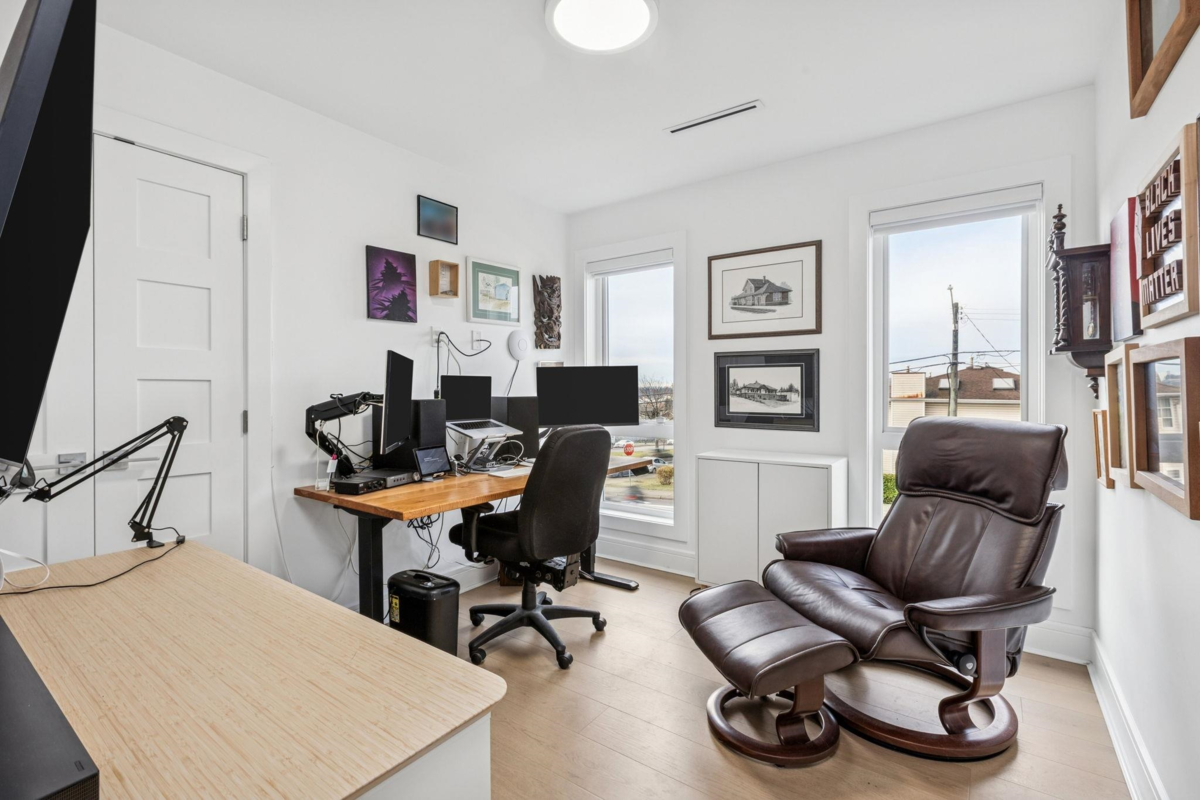 Outdoor Deck Photo of 366 W Keith Road, North Vancouver, BC