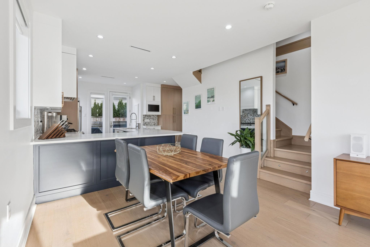 Walk-In Closet Photo of 366 W Keith Road, North Vancouver, BC