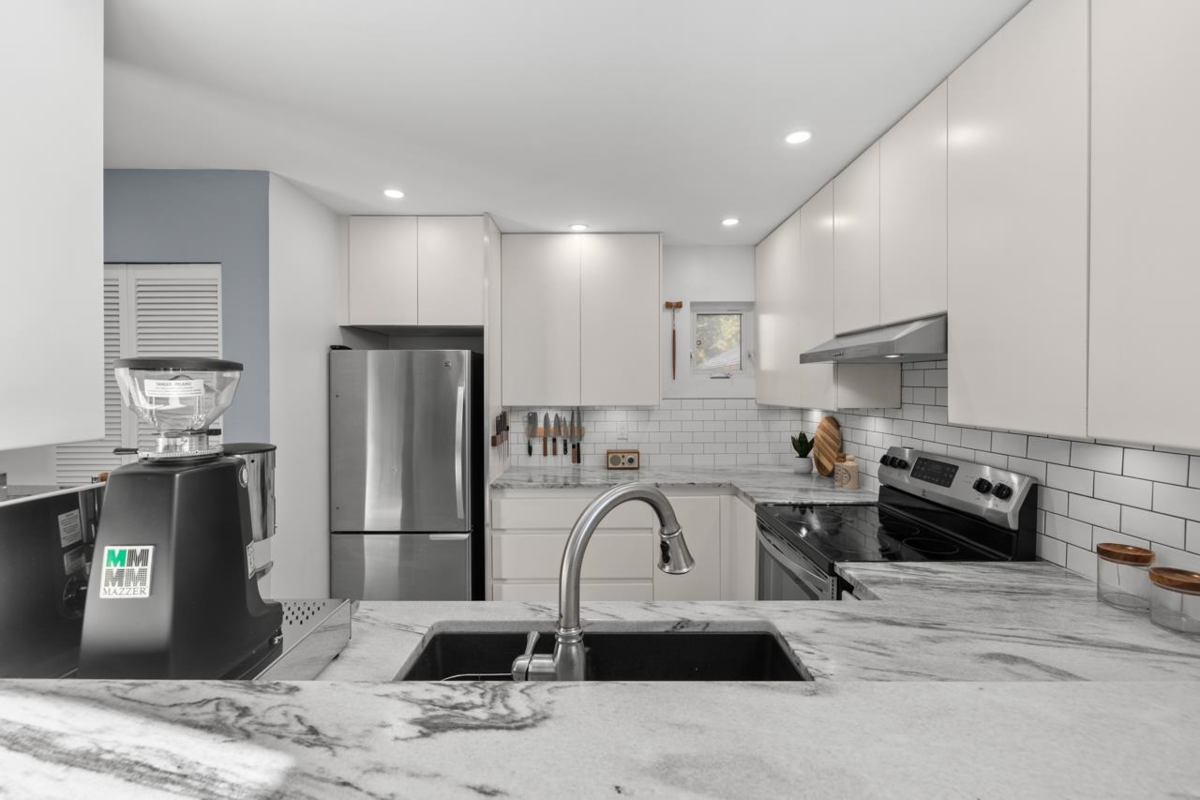 Primary Bathroom Photo of 6 2880 W 33rd Avenue, Vancouver, BC