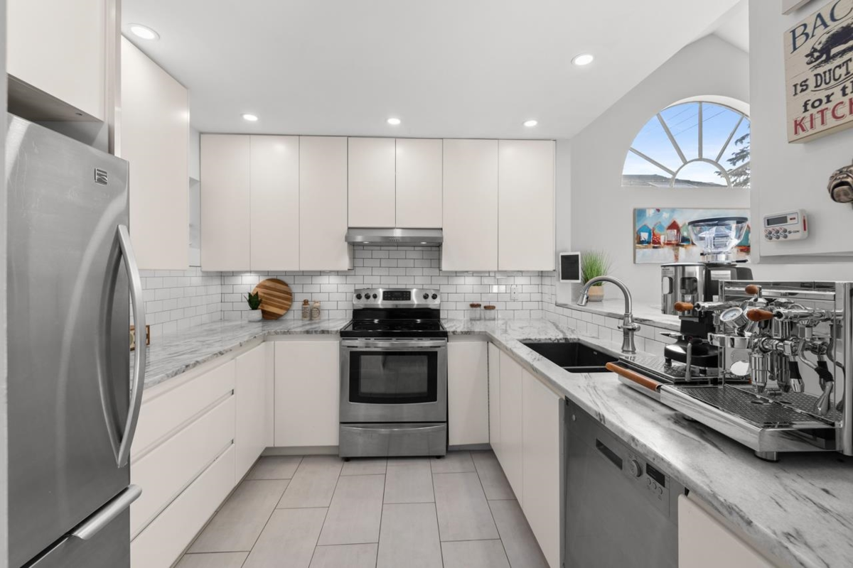 Walk-In Closet Photo of 6 2880 W 33rd Avenue, Vancouver, BC