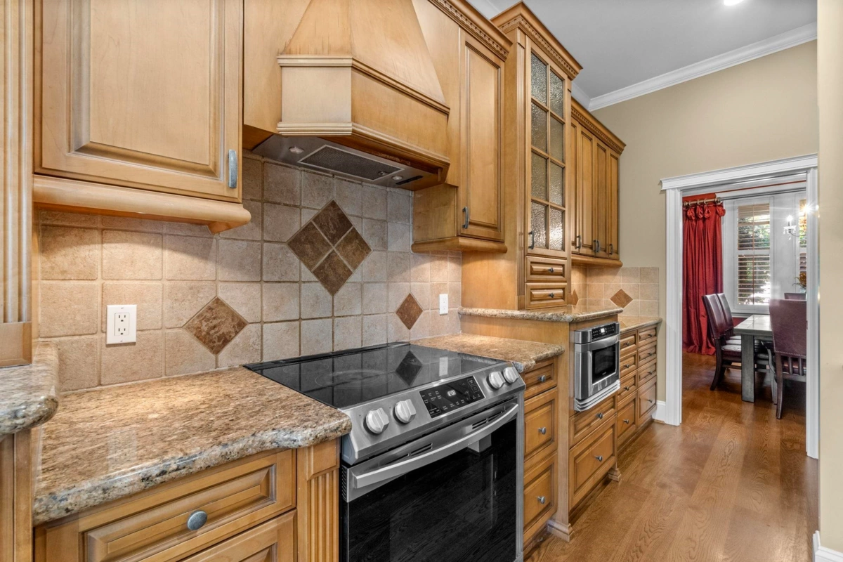 Breakfast Nook Photo of 3918 156b Street, Surrey, BC