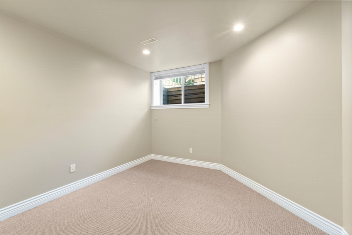 Entry Foyer Photo of 3918 156b Street, Surrey, BC