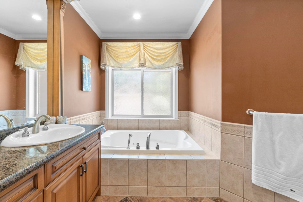 Garage Interior Photo of 3918 156b Street, Surrey, BC