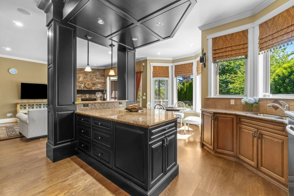 Kitchen Island Photo of 3918 156b Street, Surrey, BC
