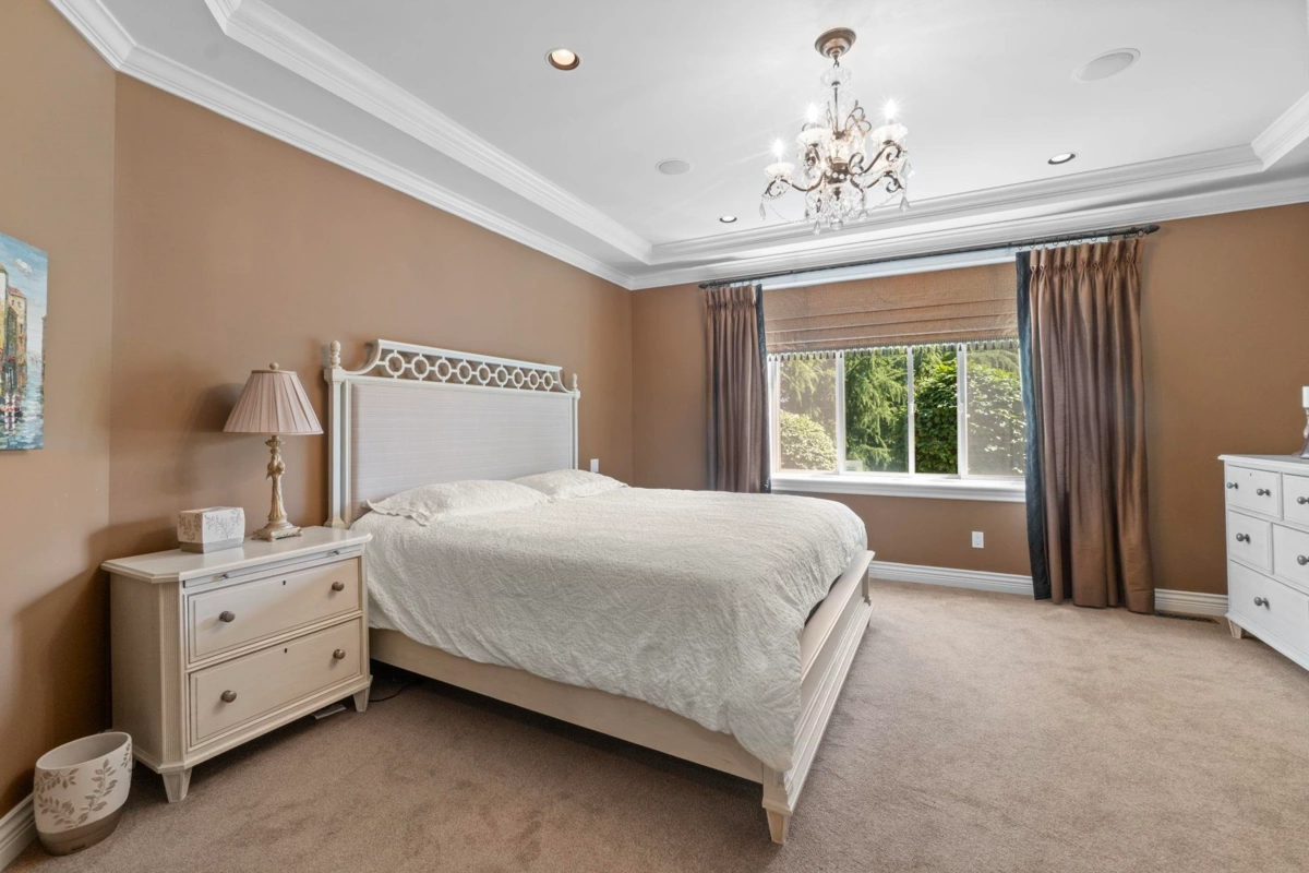 Walk-In Closet Photo of 3918 156b Street, Surrey, BC