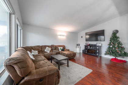 Kitchen Island Photo of 3237 Atwater Crescent, Abbotsford, BC