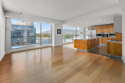 Entry Foyer Photo of 2101 1169 W Cordova Street, Vancouver, BC