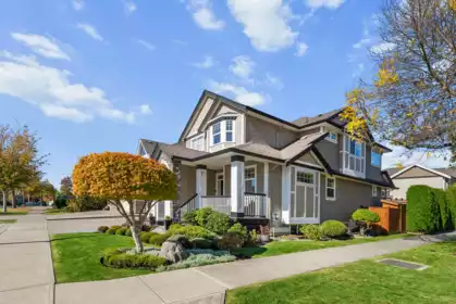 19095 68a Avenue, Surrey, BC, Surrey — Single Family Residence for sale