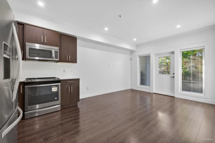 Kitchen Island Photo of 17 7247 140 Street, Surrey, BC