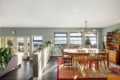 Kitchen Island Photo of 2346 Westhill Drive, West Vancouver, BC