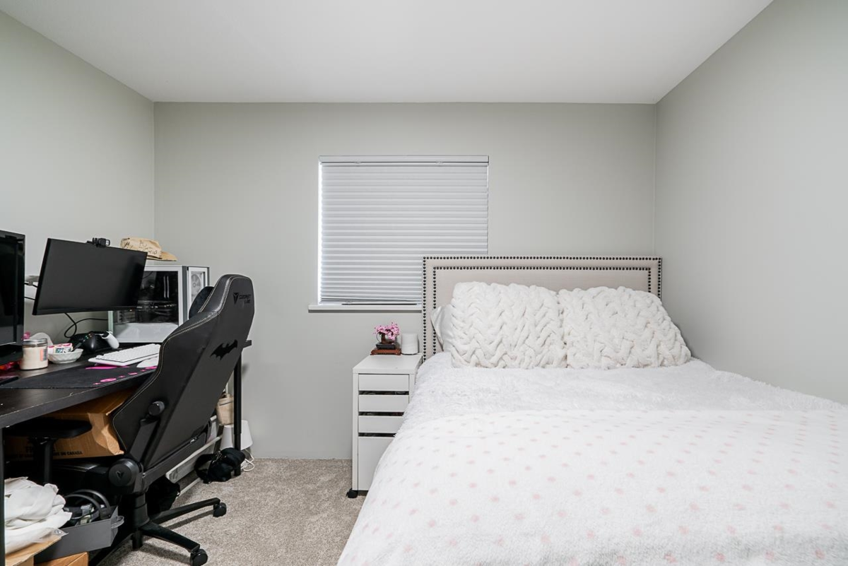 Basement Recreation Room Photo of 14449 19a Avenue, Surrey, BC