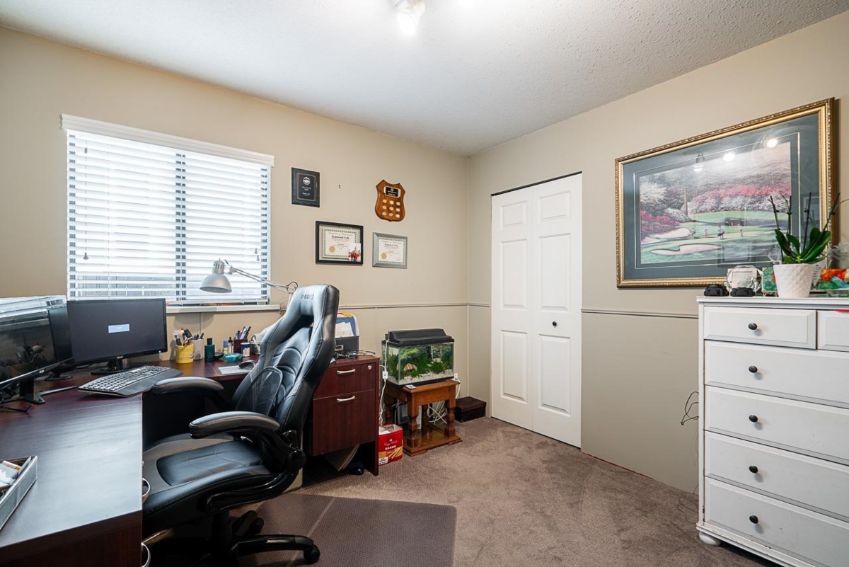 Entry Foyer Photo of 14449 19a Avenue, Surrey, BC
