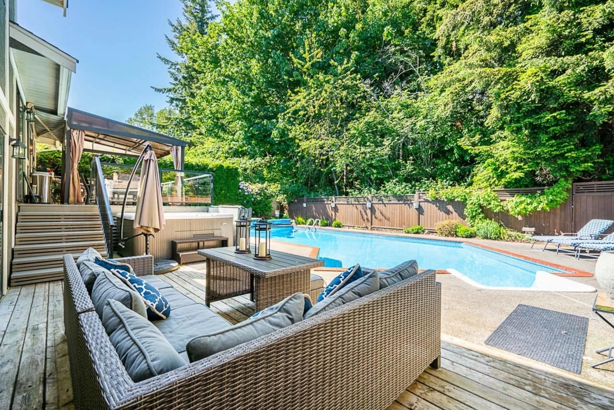 Front Yard Photo of 14449 19a Avenue, Surrey, BC