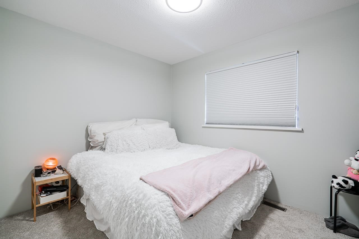 Laundry Room Photo of 14449 19a Avenue, Surrey, BC