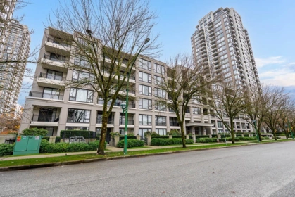 403 7138 Collier Street, Burnaby, BC, Burnaby — Apartment/Condo for sale