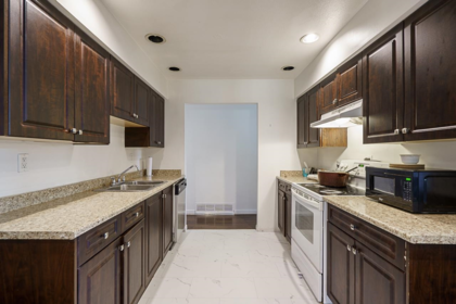 14860 89 Avenue, Surrey, BC, Bear Creek Green Timbers — 5 bed single family residence for sale