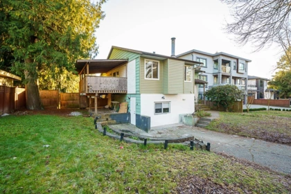 Staircase Photo of 14860 89 Avenue, Surrey, BC