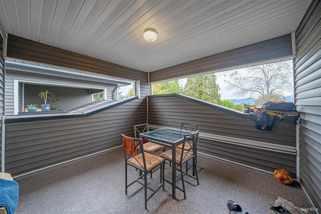 Entry Foyer Photo of 7753 Wedgewood Street, Burnaby, BC
