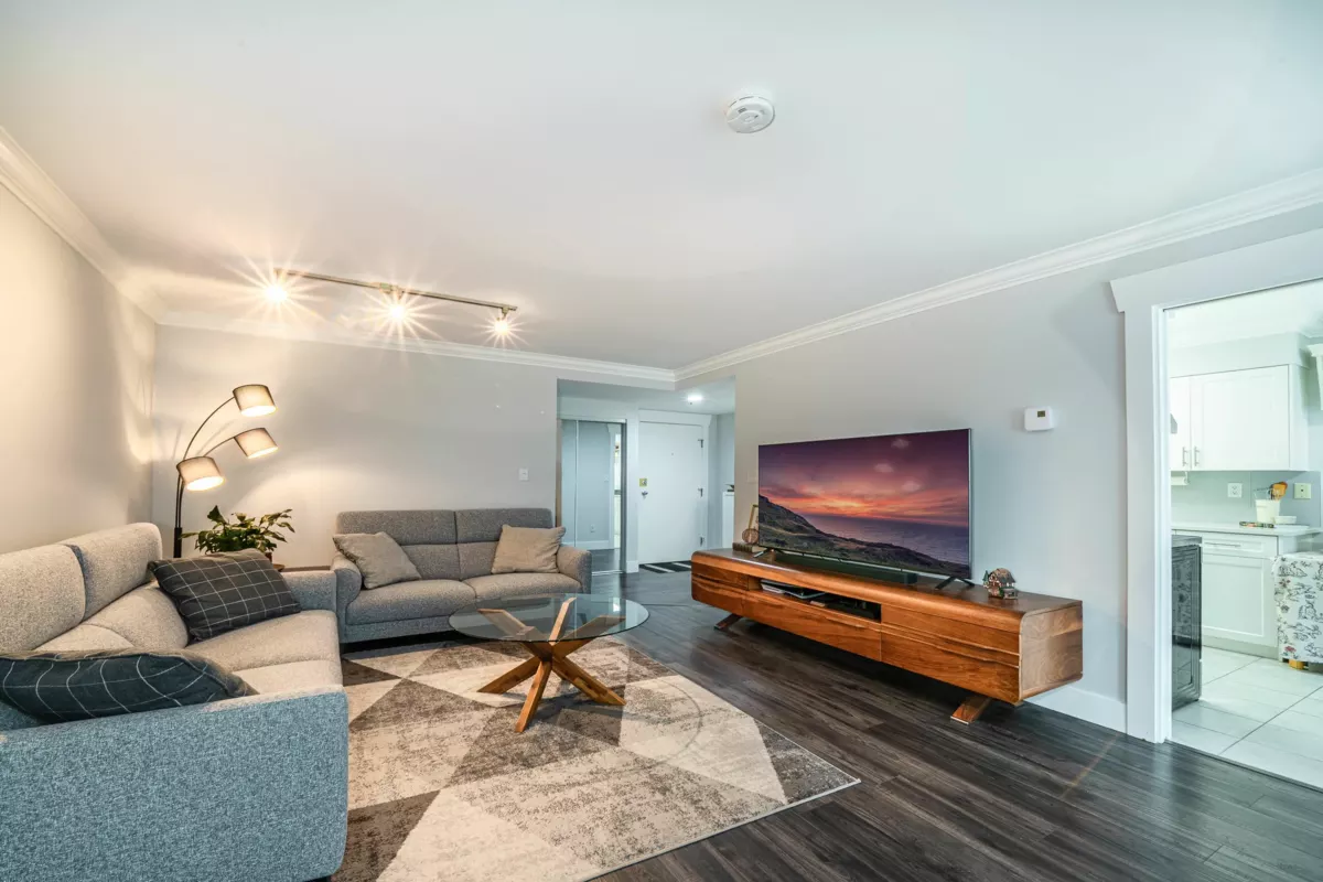 Kitchen Island Photo of 304 7700 Gilbert Road, Richmond, BC